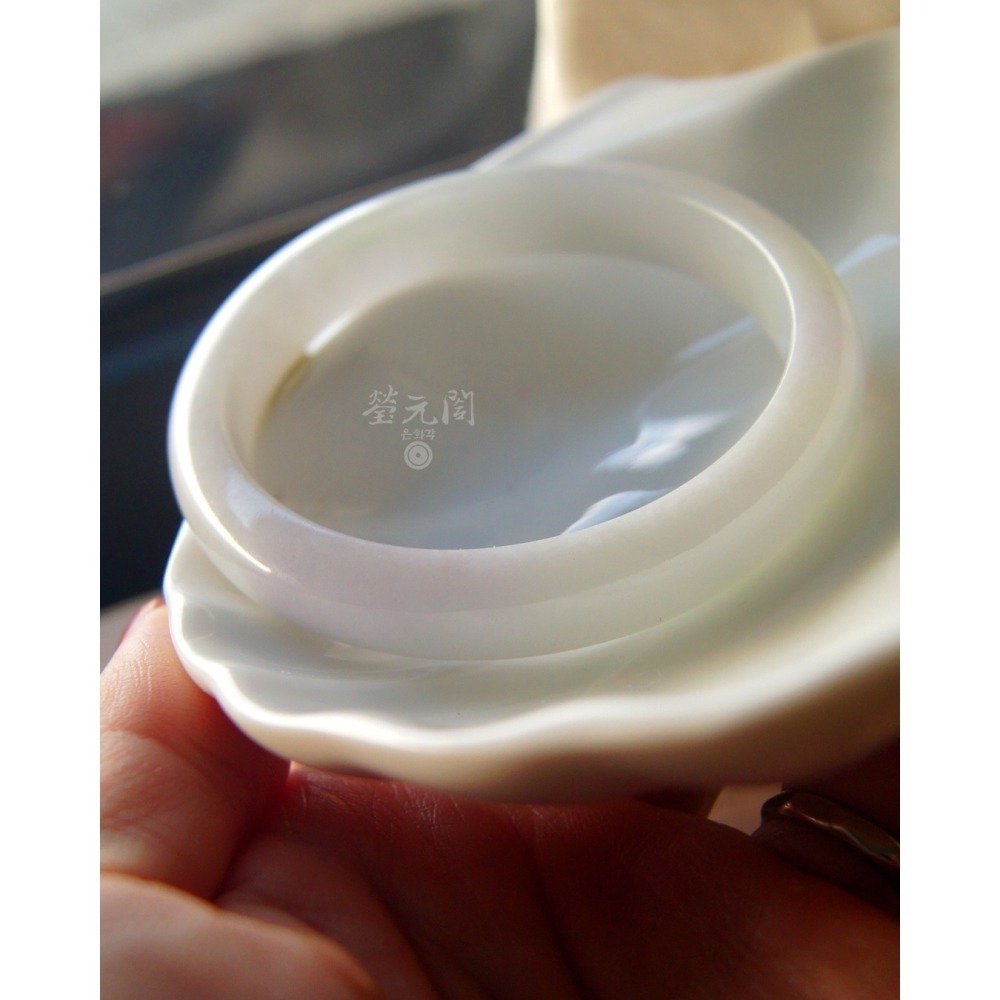 【瑩元閣】《冰糯淡春彩輕飄翠花》天然緬甸玉翡翠a貨/平安鐲/手圍18.3/圈口55.6/JB-0317現貨在台當天寄出-細節圖7