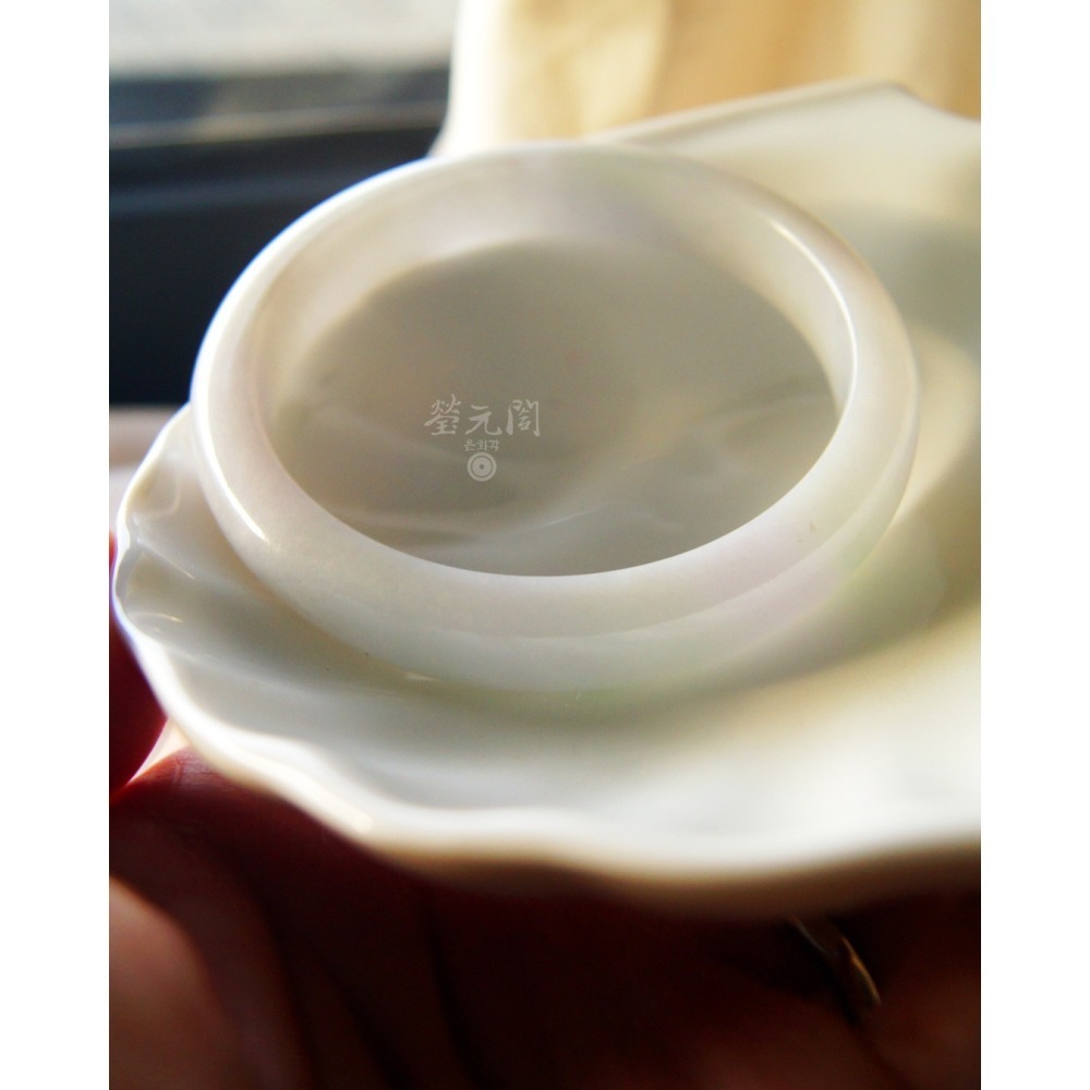 【瑩元閣】《冰糯淡春彩輕飄翠花》天然緬甸玉翡翠a貨/平安鐲/手圍18.3/圈口55.6/JB-0317現貨在台當天寄出-細節圖8