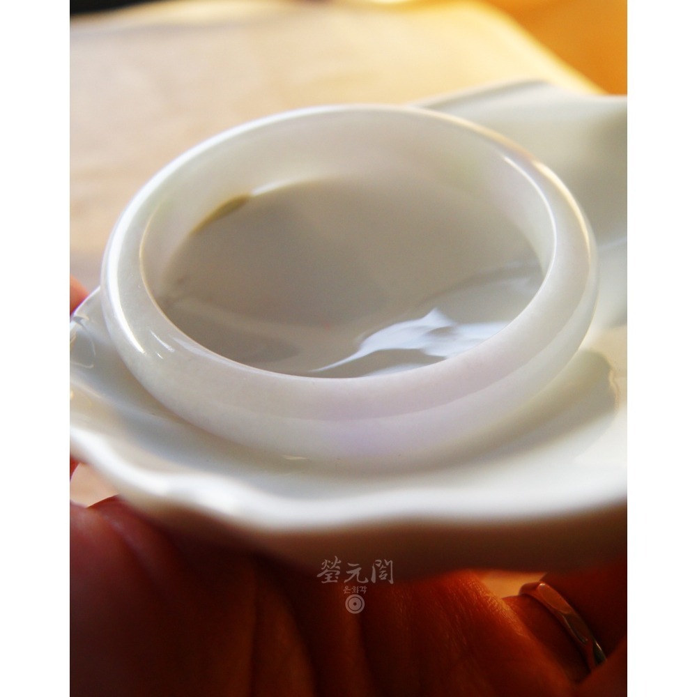 【瑩元閣】《冰糯淡春彩輕飄翠花》天然緬甸玉翡翠a貨/平安鐲/手圍18.3/圈口55.6/JB-0317現貨在台當天寄出-細節圖9