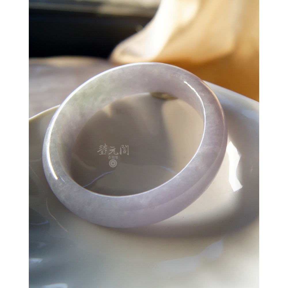 【瑩元閣】撿漏《冰糯種紫羅蘭帶點彩》天然緬甸翡翠a貨/平安鐲/手圍18/圈口54.8/JB-0318在台現貨-細節圖5