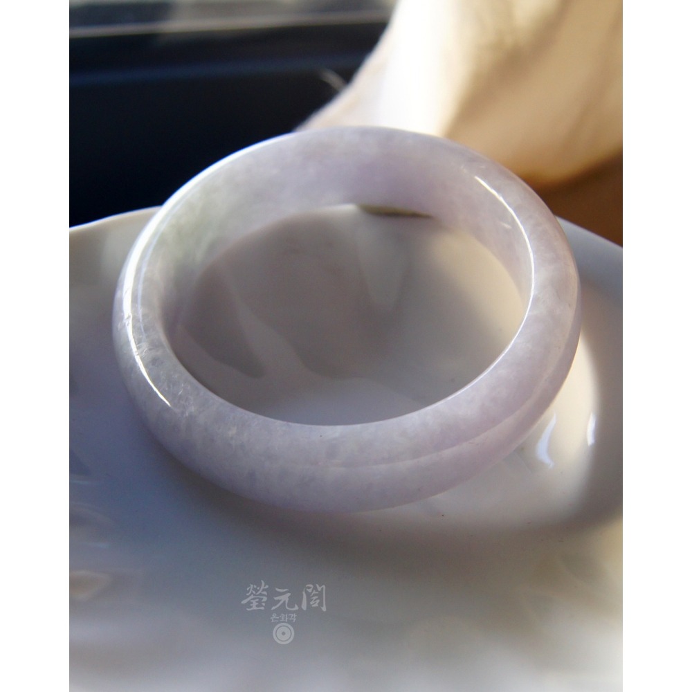 【瑩元閣】撿漏《冰糯種紫羅蘭帶點彩》天然緬甸翡翠a貨/平安鐲/手圍18/圈口54.8/JB-0318在台現貨-細節圖8