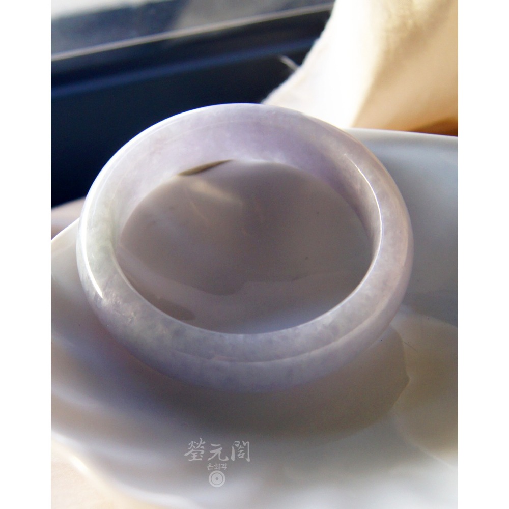【瑩元閣】撿漏《冰糯種紫羅蘭帶點彩》天然緬甸翡翠a貨/平安鐲/手圍18/圈口54.8/JB-0318在台現貨-細節圖9