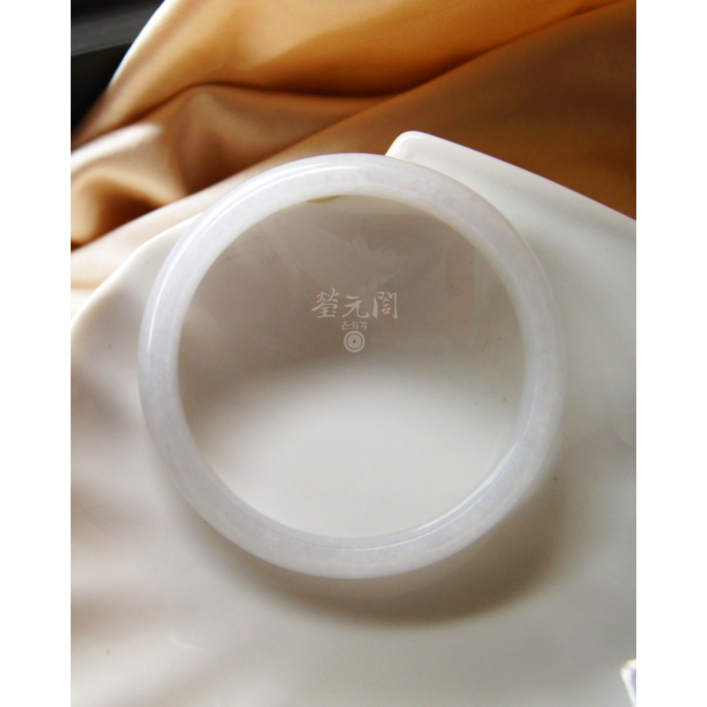 【瑩元閣】《細冰糯白月光潔淨白翡》 天然緬甸翡翠a貨/平安鐲/手圍18/圈口56.1/JB-0320【附台証】-細節圖2