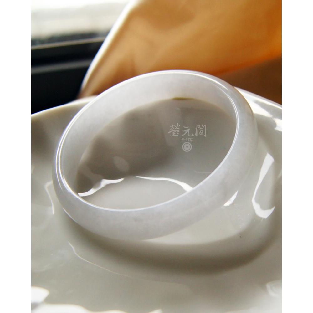 【瑩元閣】《細冰糯白月光潔淨白翡》 天然緬甸翡翠a貨/平安鐲/手圍18/圈口56.1/JB-0320【附台証】-細節圖3