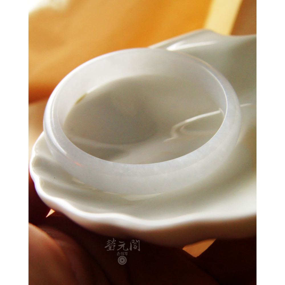 【瑩元閣】《細冰糯白月光潔淨白翡》 天然緬甸翡翠a貨/平安鐲/手圍18/圈口56.1/JB-0320【附台証】-細節圖4