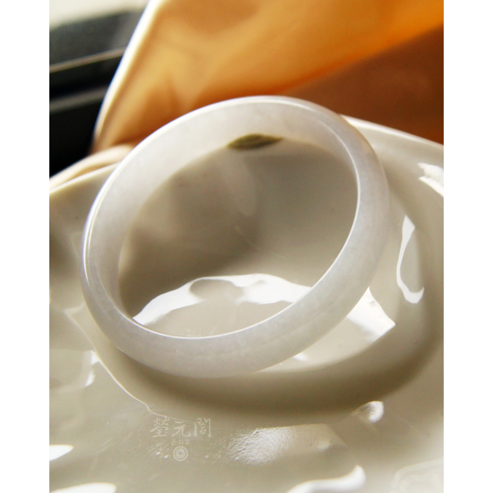 【瑩元閣】《細冰糯白月光潔淨白翡》 天然緬甸翡翠a貨/平安鐲/手圍18/圈口56.1/JB-0320【附台証】-細節圖5