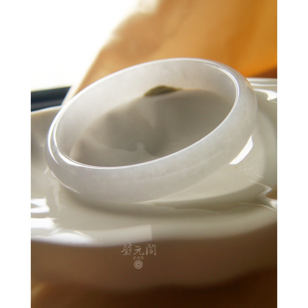 【瑩元閣】《細冰糯白月光潔淨白翡》 天然緬甸翡翠a貨/平安鐲/手圍18/圈口56.1/JB-0320【附台証】-細節圖6