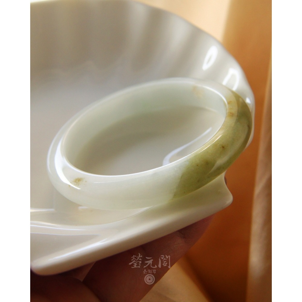 【瑩元閣】一抹茶半山水《冰芙蓉牛奶半山水》天然緬甸a級翡翠玉/平安鐲/手圍17.8/54.6mm/JB-0323現貨在台-細節圖3