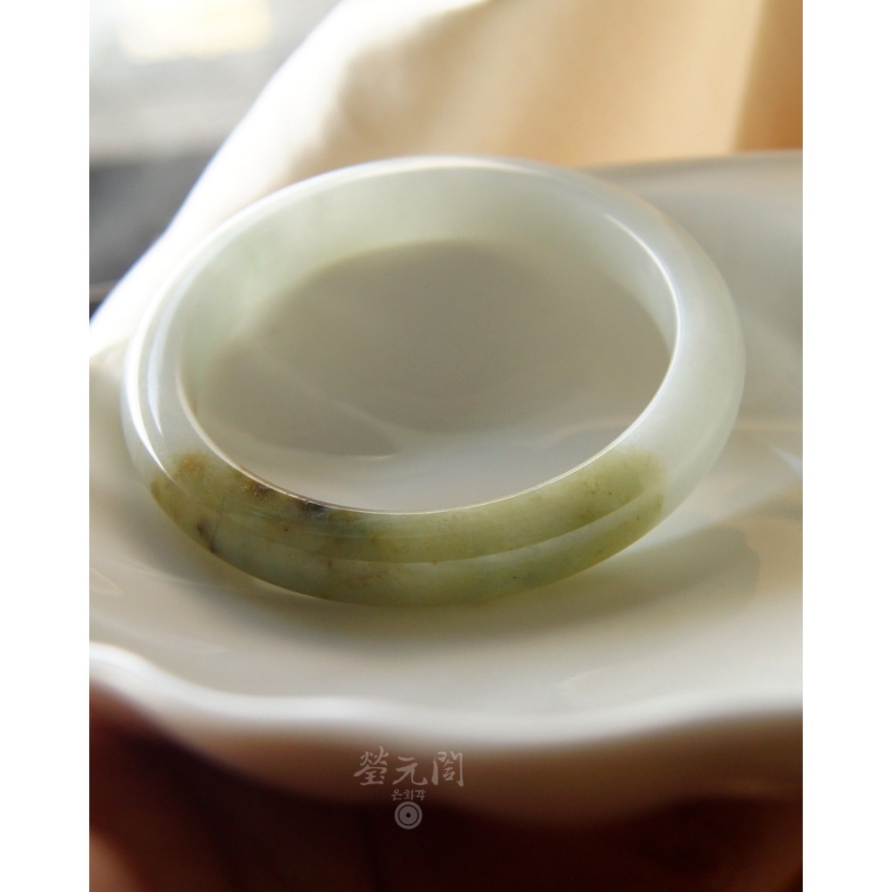 【瑩元閣】一抹茶半山水《冰芙蓉牛奶半山水》天然緬甸a級翡翠玉/平安鐲/手圍17.8/54.6mm/JB-0323現貨在台-細節圖7