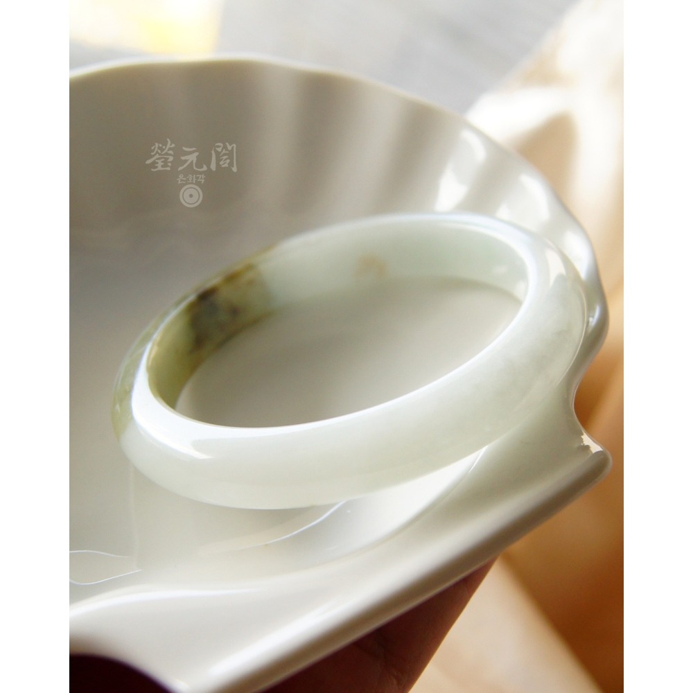 【瑩元閣】一抹茶半山水《冰芙蓉牛奶半山水》天然緬甸a級翡翠玉/平安鐲/手圍17.8/54.6mm/JB-0323現貨在台-細節圖9
