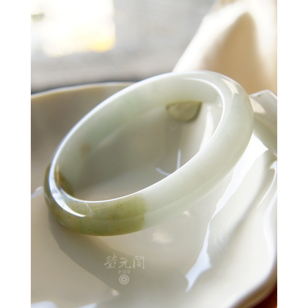 【瑩元閣】一抹茶半山水《冰芙蓉牛奶半山水》天然緬甸a級翡翠玉/平安鐲/手圍17.8/54.6mm/JB-0323現貨在台-細節圖10