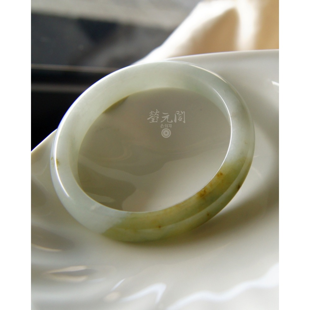 【瑩元閣】一抹茶半山水《冰芙蓉牛奶半山水》天然緬甸a級翡翠玉/平安鐲/手圍17.8/54.6mm/JB-0323現貨在台-細節圖11