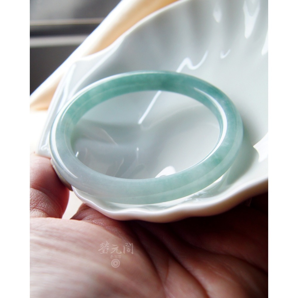 【瑩元閣】小藍《冰糯湖水藍綠》天然緬甸翡翠a/圓骨鐲/手圍18-18.5/圈口55.3/JB-0324【附台証】當天寄出-細節圖5