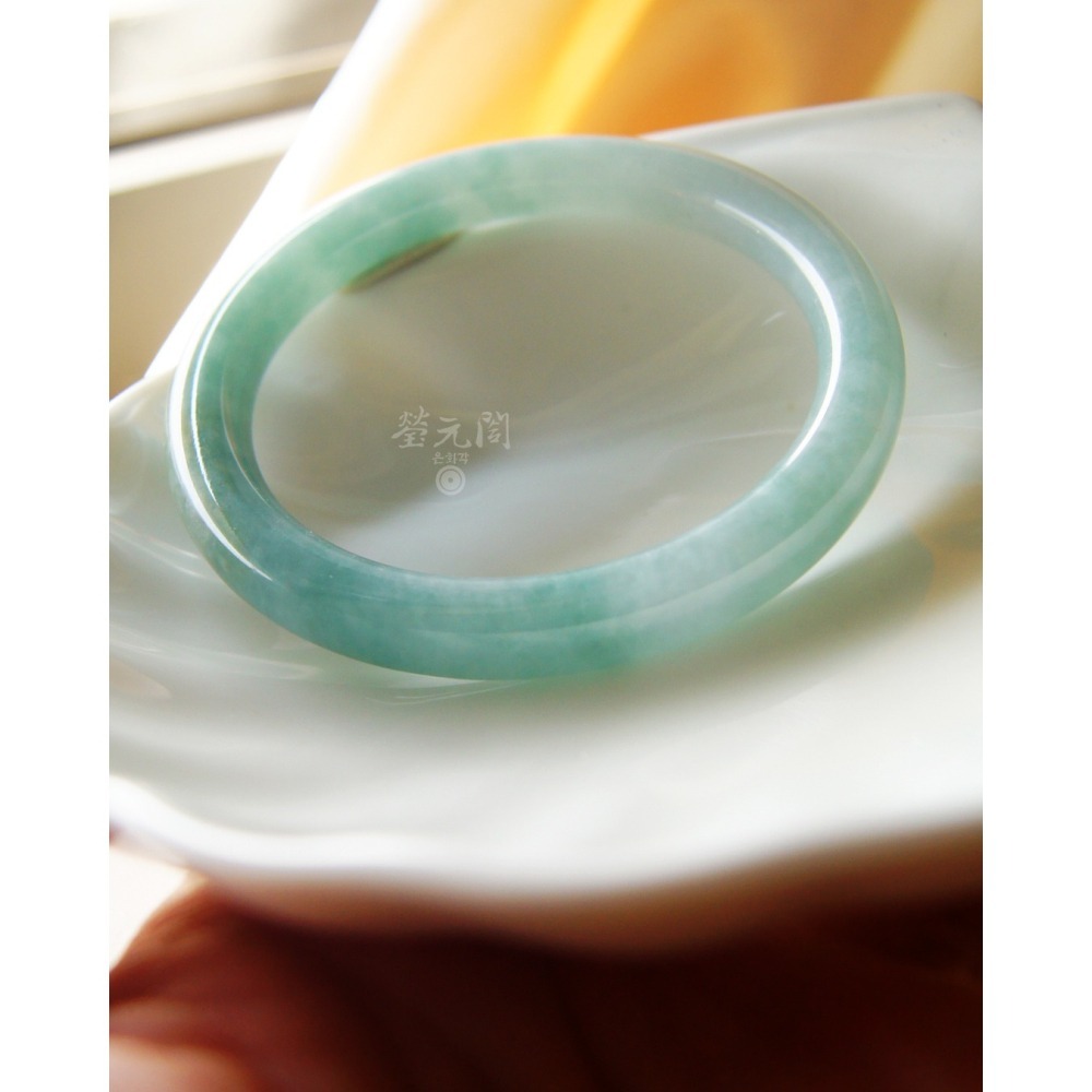 【瑩元閣】小藍《冰糯湖水藍綠》天然緬甸翡翠a/圓骨鐲/手圍18-18.5/圈口55.3/JB-0324【附台証】當天寄出-細節圖6