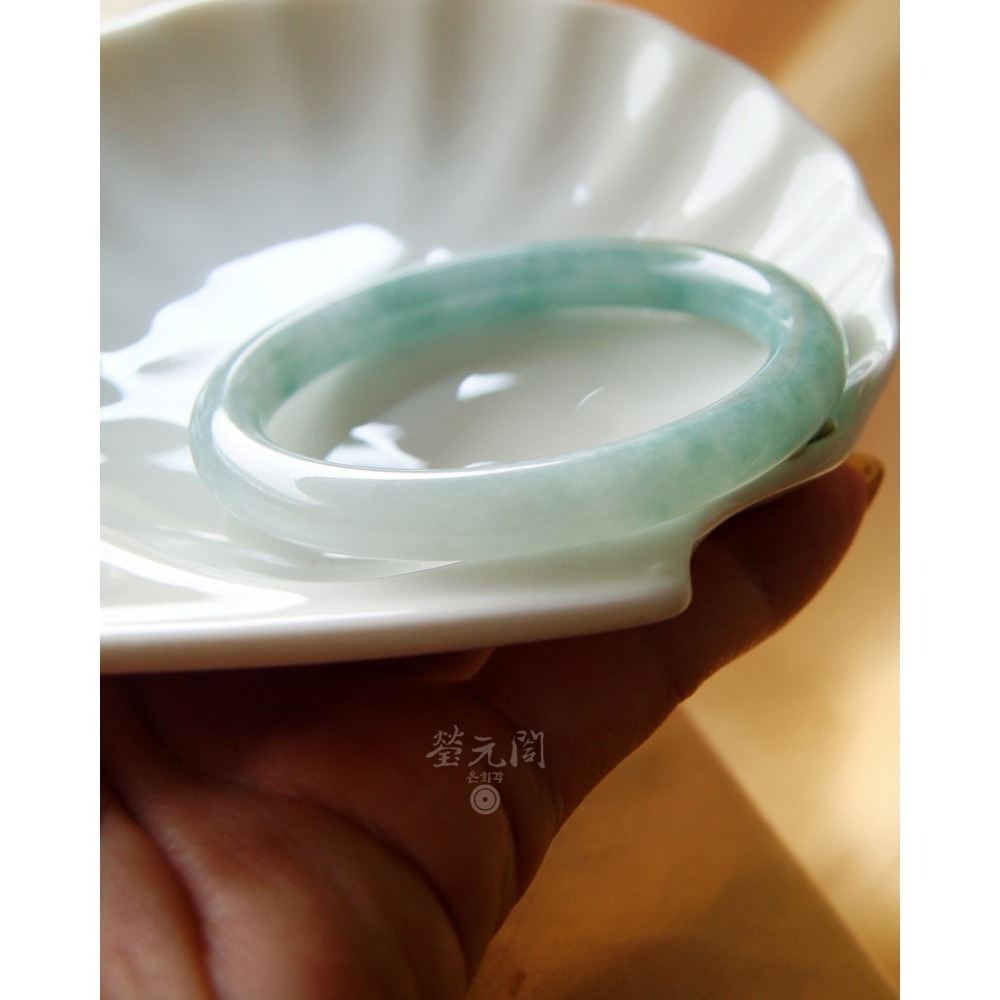 【瑩元閣】小藍《冰糯湖水藍綠》天然緬甸翡翠a/圓骨鐲/手圍18-18.5/圈口55.3/JB-0324【附台証】當天寄出-細節圖7