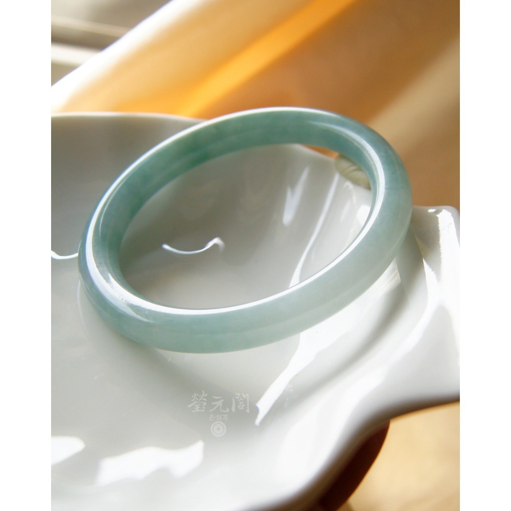 【瑩元閣】小藍《冰糯湖水藍綠》天然緬甸翡翠a/圓骨鐲/手圍18-18.5/圈口55.3/JB-0324【附台証】當天寄出-細節圖8