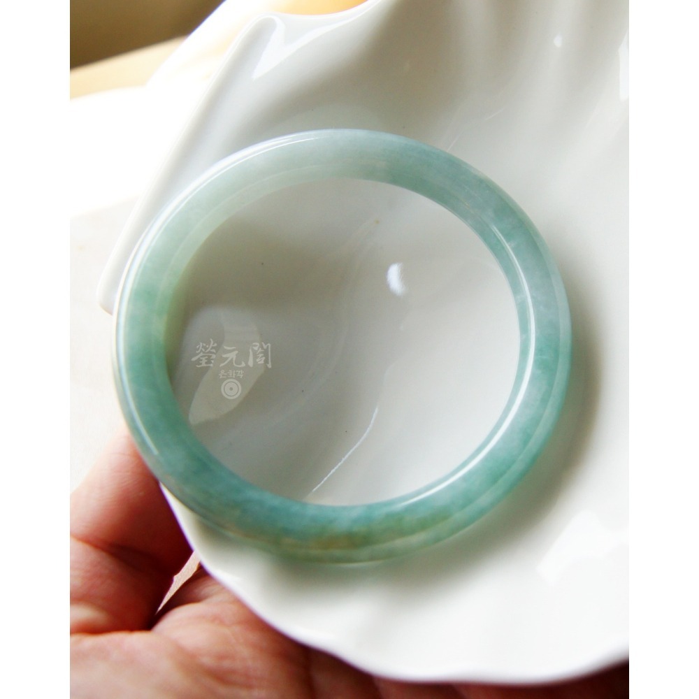 【瑩元閣】小藍《冰糯湖水藍綠》天然緬甸翡翠a/圓骨鐲/手圍18-18.5/圈口55.3/JB-0324【附台証】當天寄出-細節圖10