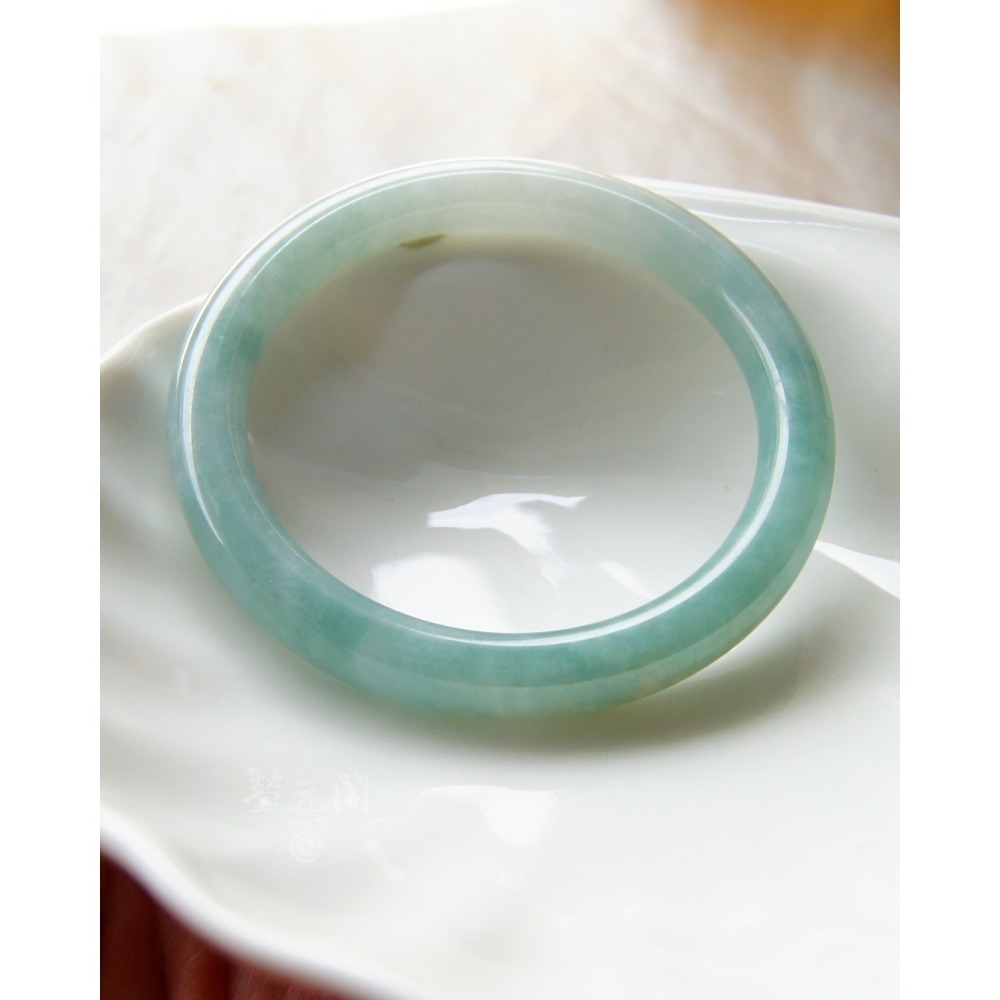 【瑩元閣】小藍《冰糯湖水藍綠》天然緬甸翡翠a/圓骨鐲/手圍18-18.5/圈口55.3/JB-0324【附台証】當天寄出-細節圖11
