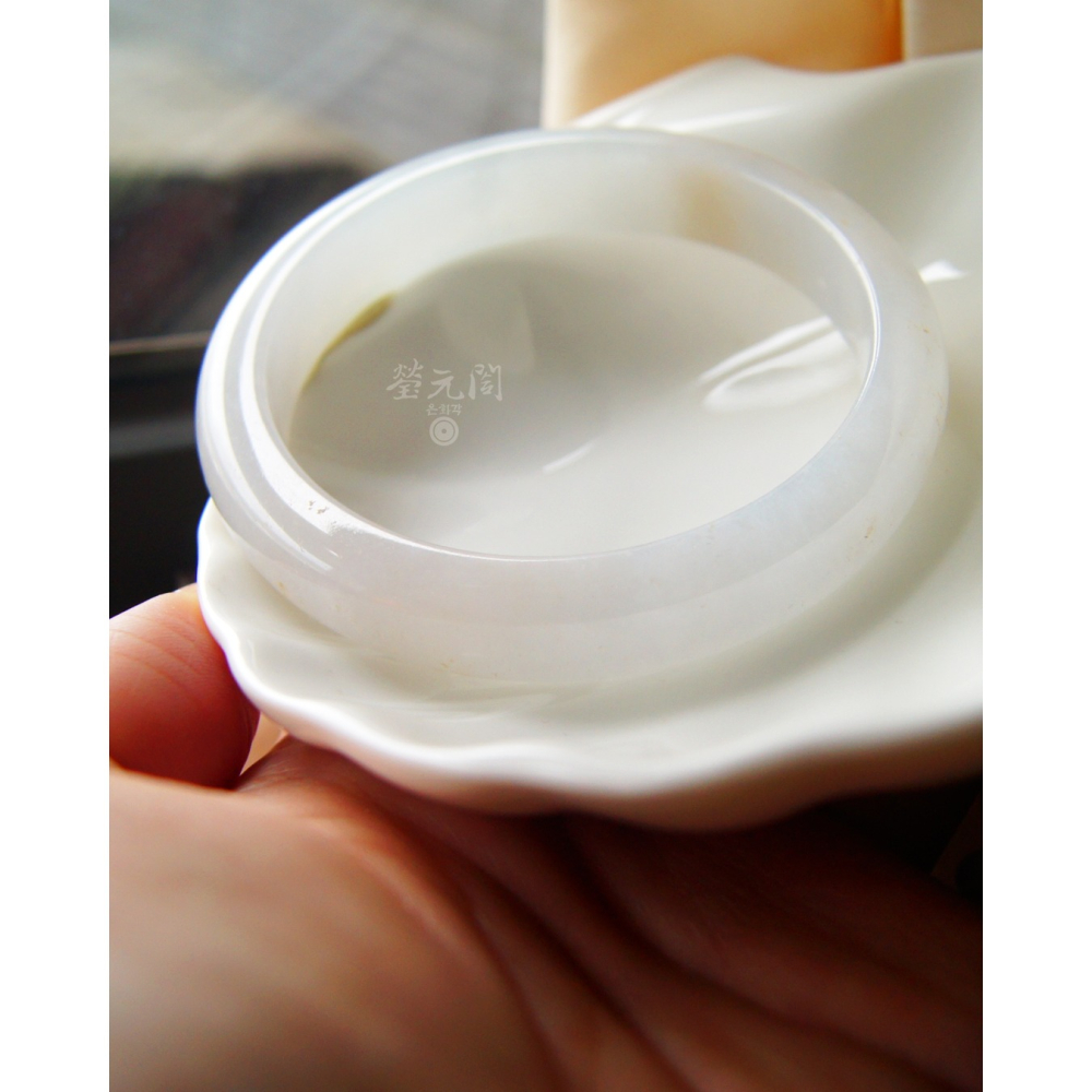 【瑩元閣】《老坑細冰糯白月光含蜜輕桂花糕》天然A級緬甸翡翠鐲/平安鐲/手圍19.8/圈口61.2/JB-0330含台証-細節圖2