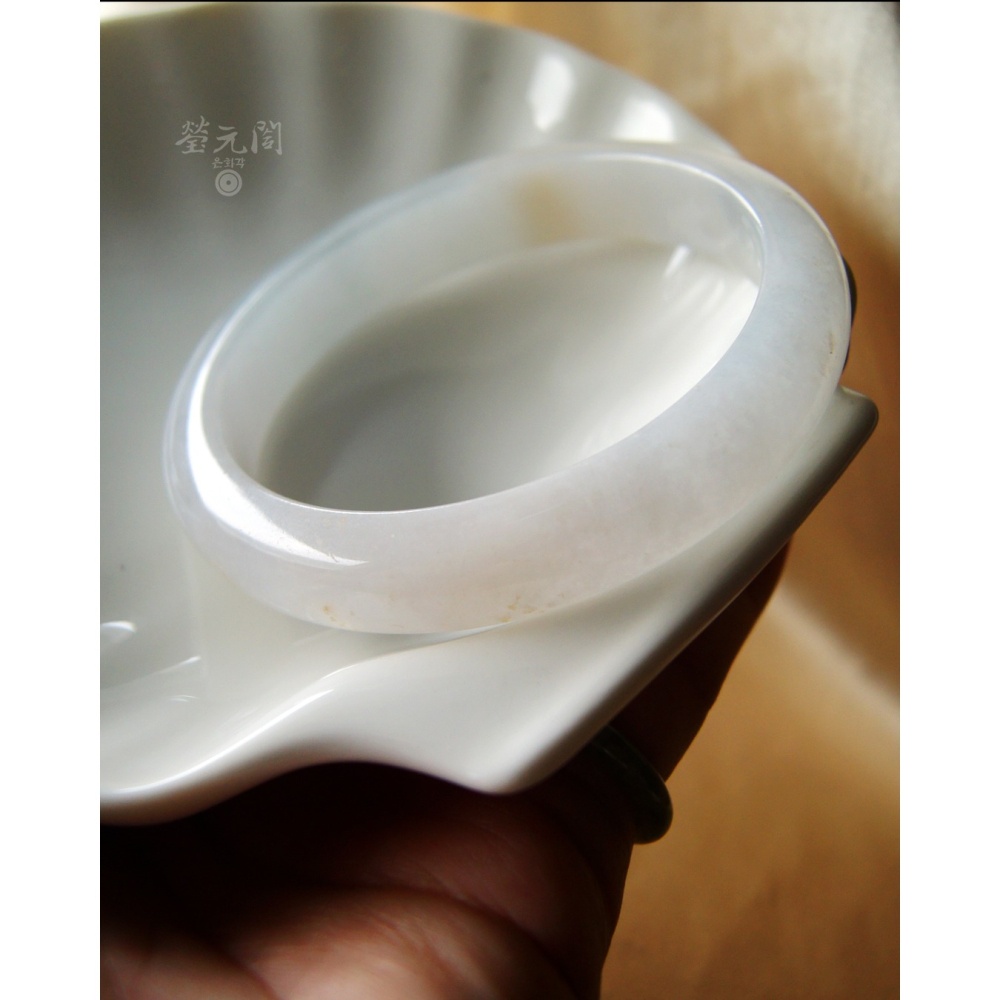 【瑩元閣】《老坑細冰糯白月光含蜜輕桂花糕》天然A級緬甸翡翠鐲/平安鐲/手圍19.8/圈口61.2/JB-0330含台証-細節圖6