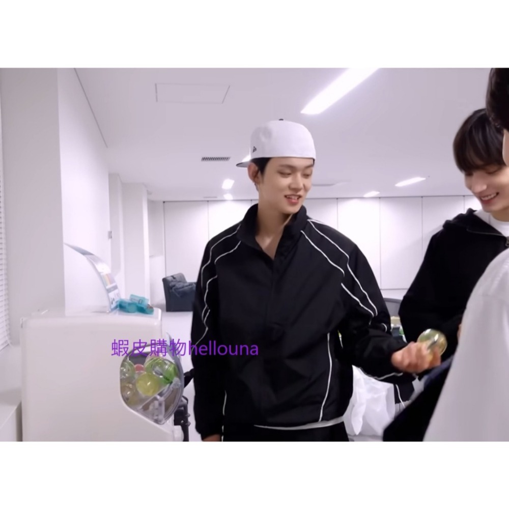 【TXT角巴兔 日巡扭蛋 黃春方巾+然竣生日禮盒 送練習室同款貼紙】頭巾 手帕 日本演唱會周邊 大黃春娃娃 原皮玩偶髮夾-細節圖2