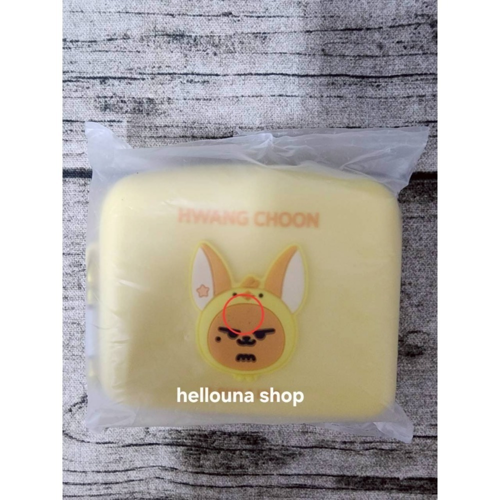 【TXT角巴兔 勇猛 黃春收納包】隨身包萬用包 藍芽耳機收納包 化妝包拉鍊包 官方正版周邊代購 大頭永萌站姿娃娃原皮官娃-細節圖8