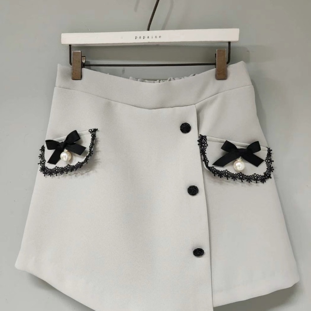 正韓 蝴蝶結口袋蕾絲點綴短褲 韓國連線 韓國代購 韓國空運2-04299-細節圖3