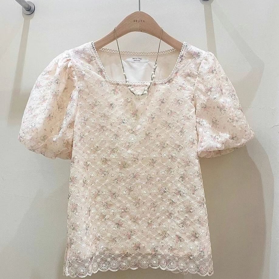 正韓 方領刺繡蕾絲花上衣 韓國連線 韓國代購 韓國空運3-75541-細節圖3