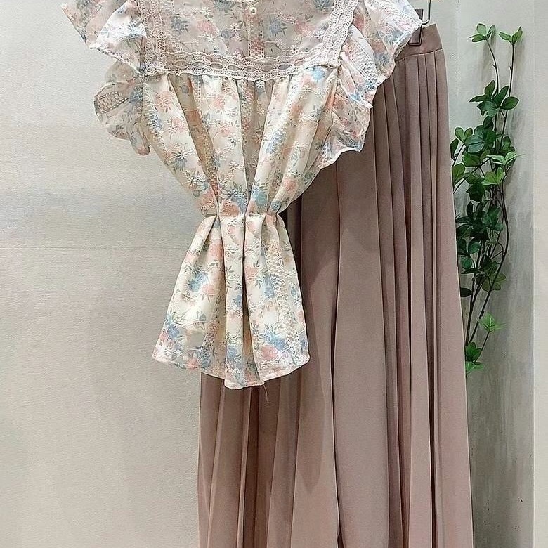 正韓 袖荷蕾絲布上衣 韓國連線 韓國代購 韓國空運3-15331-細節圖5