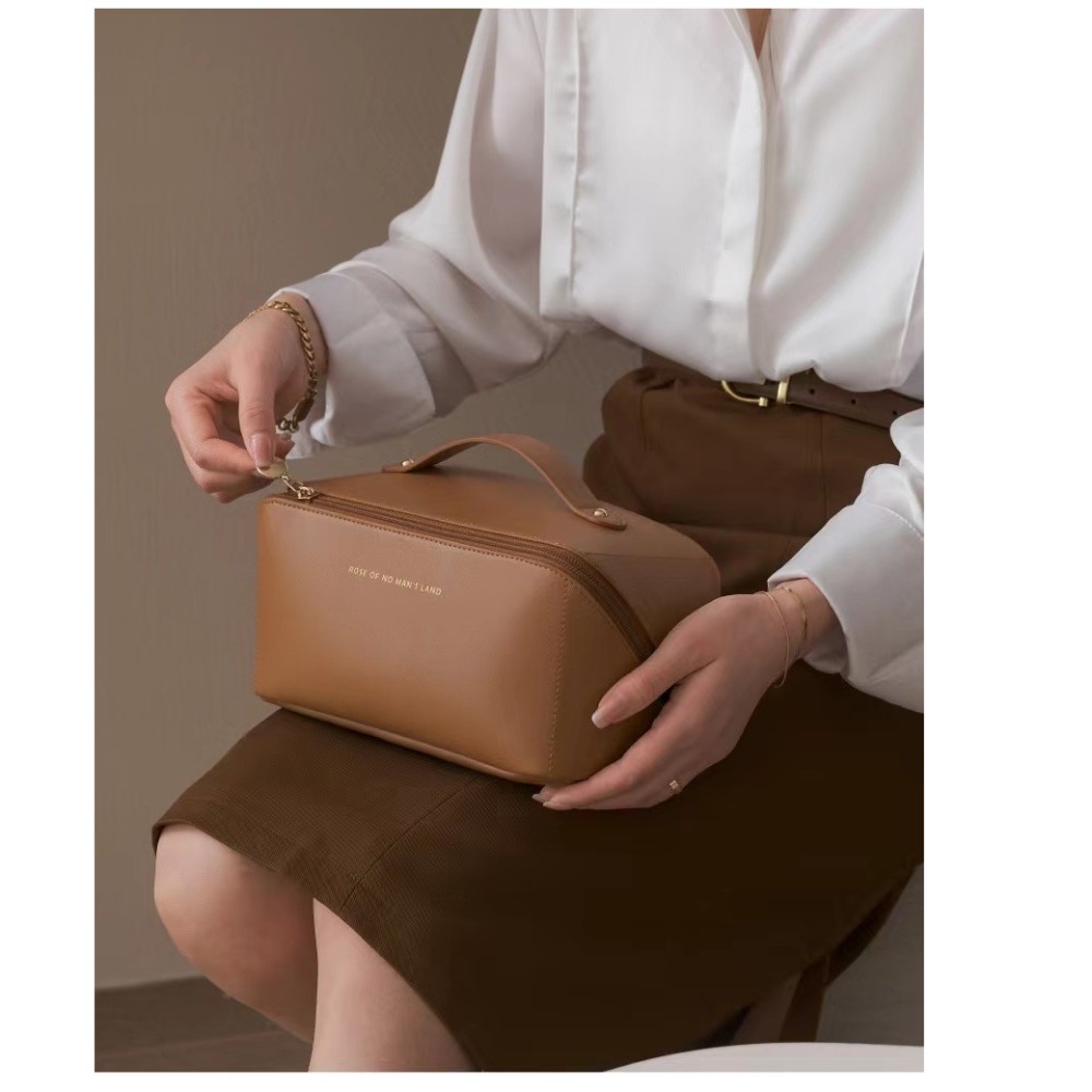 【台灣現貨】化妝包女大容量便攜ins高級感網紅2023新款旅行化妝品洗漱收納袋 收納包收納袋化妝包大容量包-細節圖11