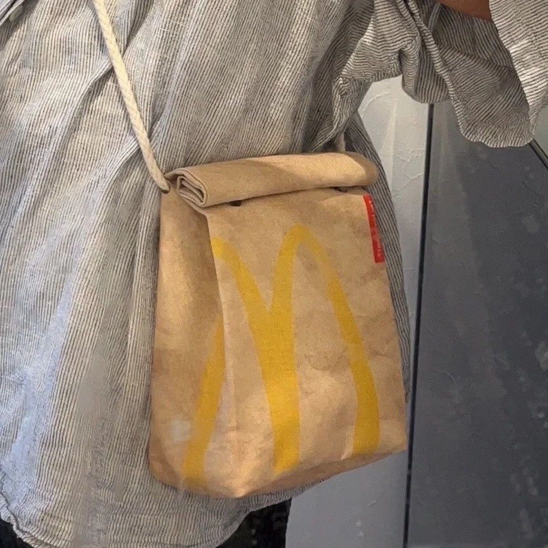 【台灣現貨】麥當勞書包紙袋背包女雙肩包大容量包包大學生上課創意包 麥當勞側背包 交換禮物 創意背包 個性背包 收納包-細節圖2
