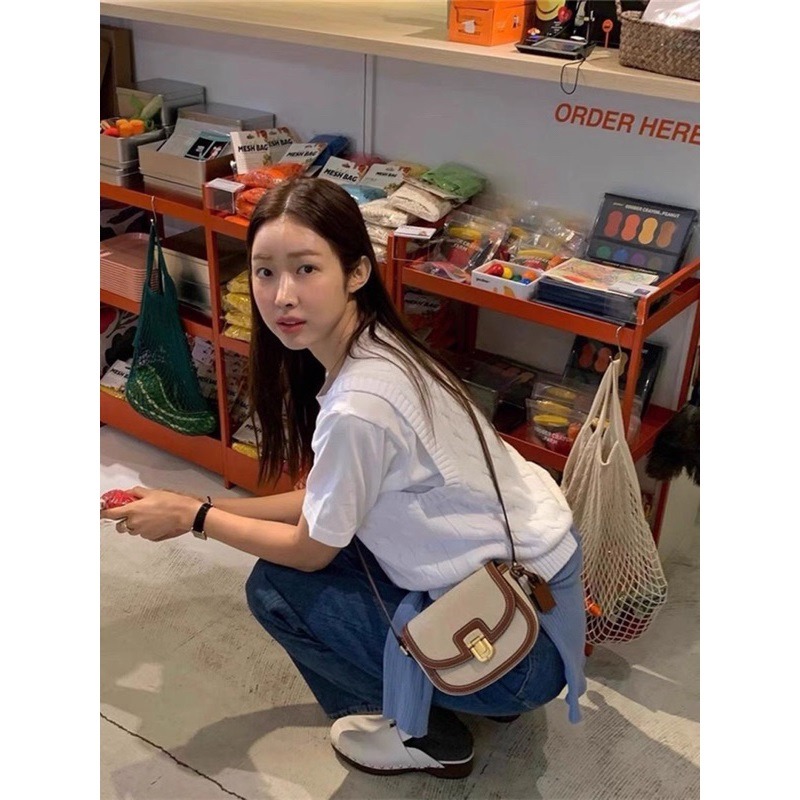 【台灣現貨】新款韓國ins小眾撞色單肩斜跨馬鞍包 復古百搭腋下小包包女 小廢包 收納包 隨身包 斜背包化妝包-細節圖2