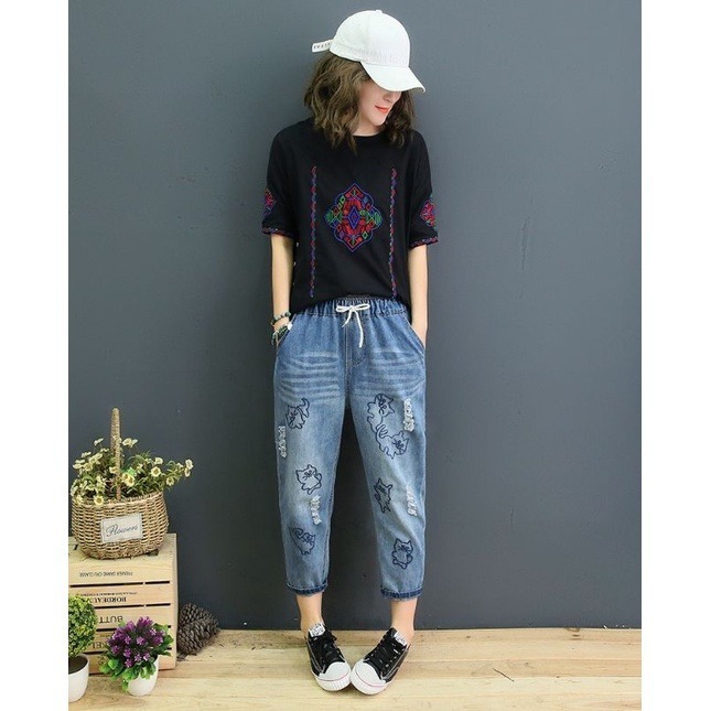 現貨M碼_I751.81044594韓版個性寬鬆八九分牛仔褲子女高腰顯瘦休閒繫帶彈性鬆緊腰圍刺繡貓咪抓痕破洞裝飾刷白水洗-細節圖2