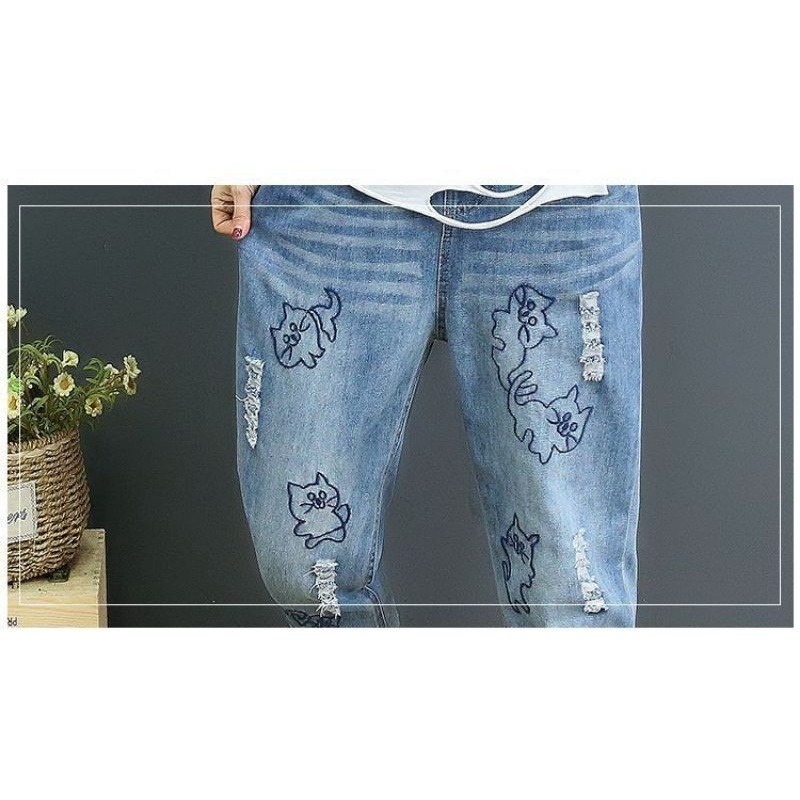 現貨M碼_I751.81044594韓版個性寬鬆八九分牛仔褲子女高腰顯瘦休閒繫帶彈性鬆緊腰圍刺繡貓咪抓痕破洞裝飾刷白水洗-細節圖5