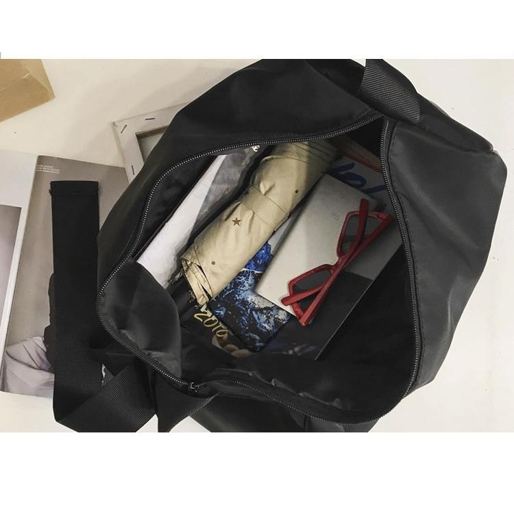 No.R853 黑色個性大容量A4運動風中性大包包防水尼龍側背包斜背包旅行袋橫款方型-細節圖2