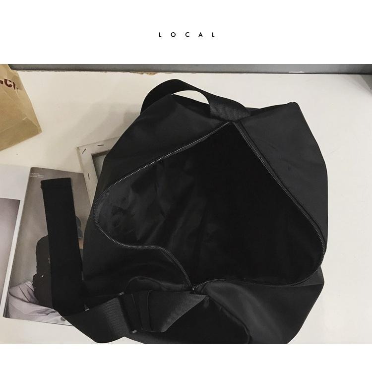 No.R853 黑色個性大容量A4運動風中性大包包防水尼龍側背包斜背包旅行袋橫款方型-細節圖3