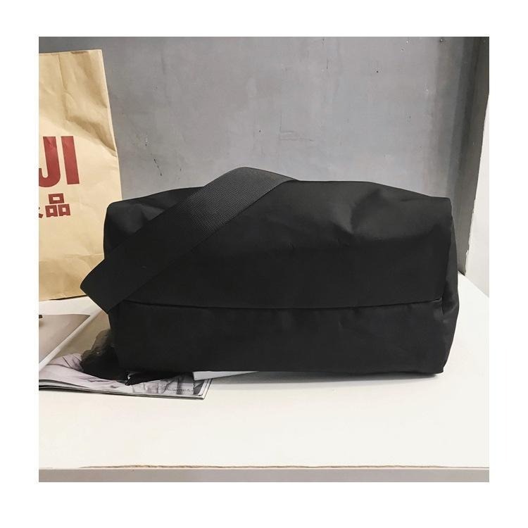 No.R853 黑色個性大容量A4運動風中性大包包防水尼龍側背包斜背包旅行袋橫款方型-細節圖7