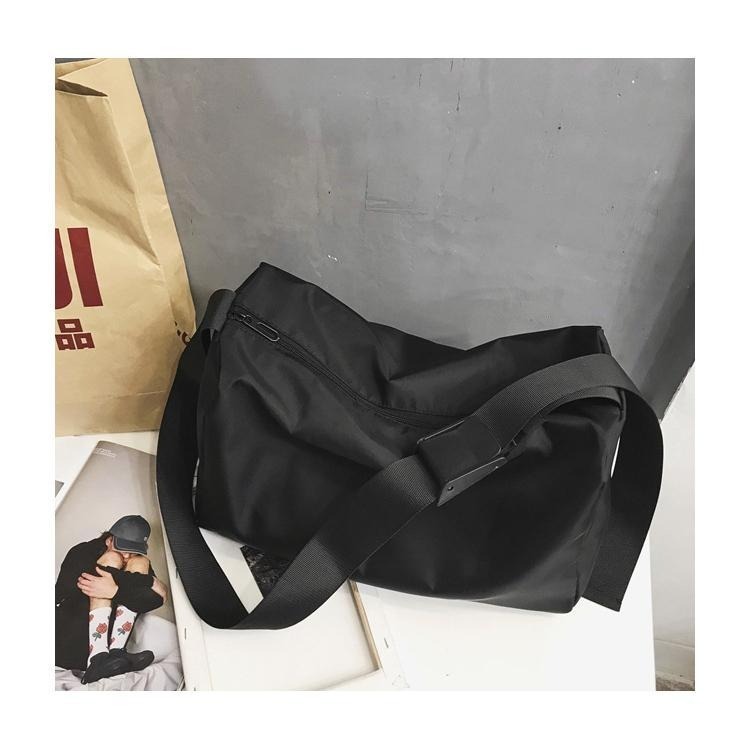 No.R853 黑色個性大容量A4運動風中性大包包防水尼龍側背包斜背包旅行袋橫款方型-細節圖8