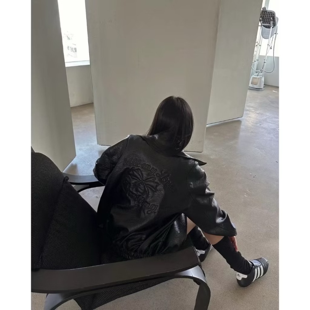 《HSS 韓國代購》正韓 🇰🇷 東大門 Y2K女孩 後蝴蝶結壓紋 古著風 復古落肩皮外套-細節圖5