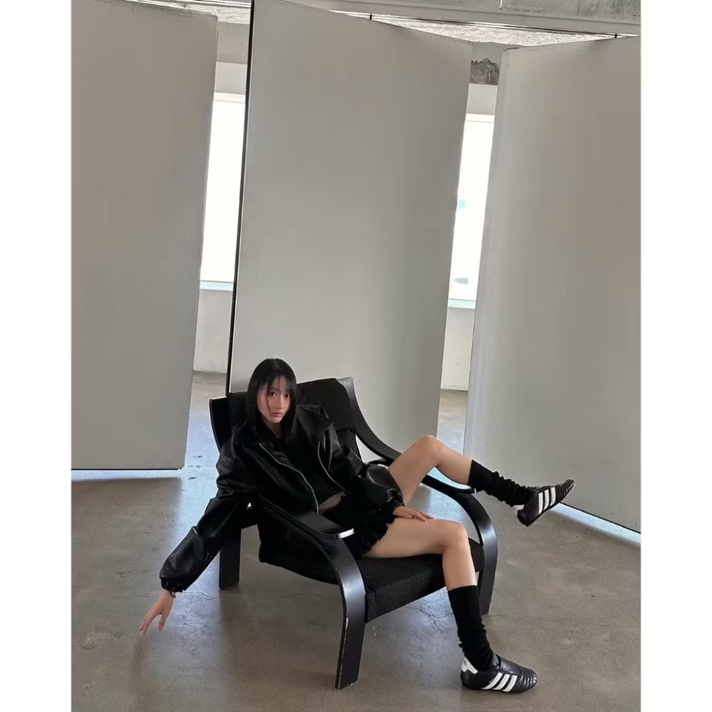 《HSS 韓國代購》正韓 🇰🇷 東大門 Y2K女孩 後蝴蝶結壓紋 古著風 復古落肩皮外套-細節圖6