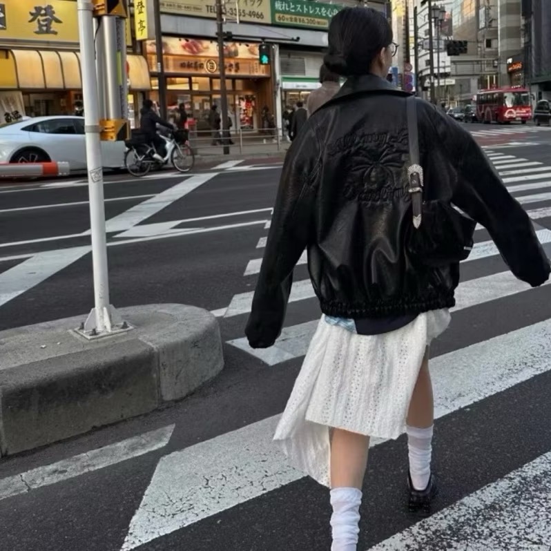 《HSS 韓國代購》正韓 🇰🇷 東大門 Y2K女孩 後蝴蝶結壓紋 古著風 復古落肩皮外套-規格圖6