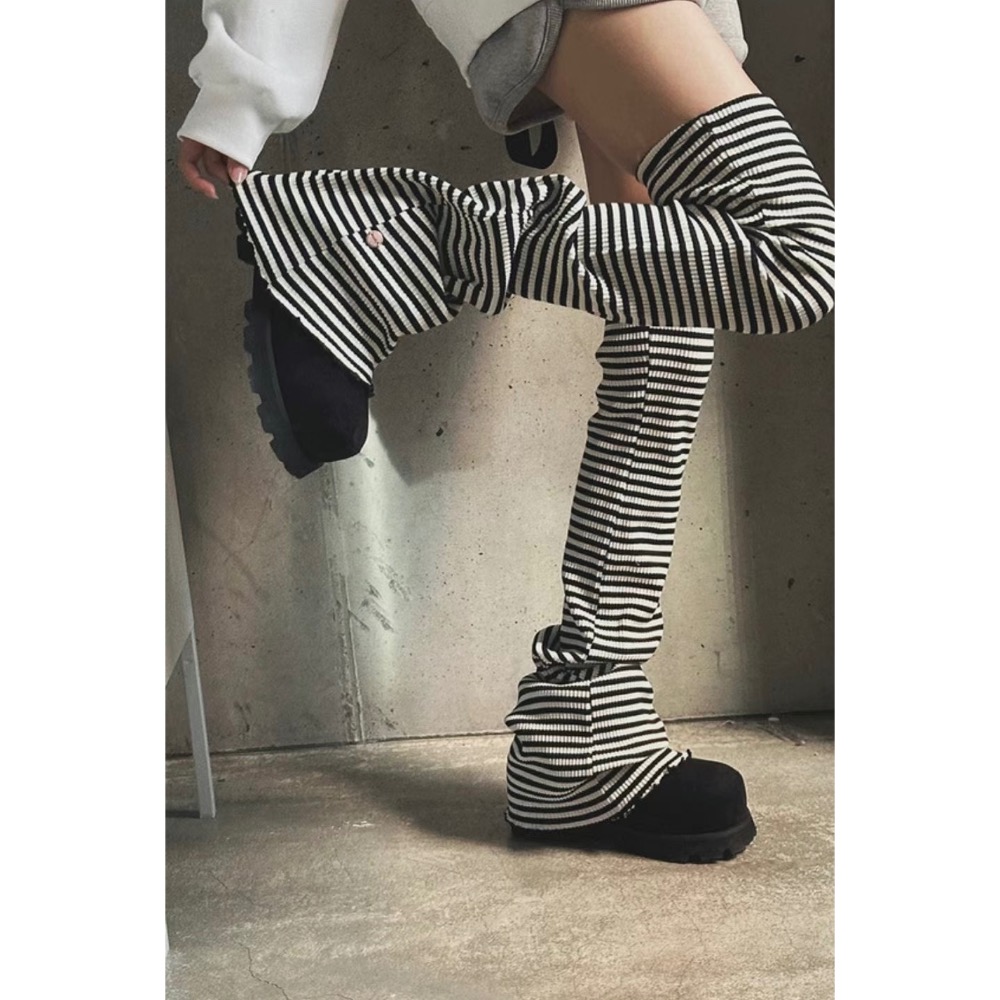 《HSS 韓國代購》正韓 🇰🇷 東大門  Y2K女孩今年必備❤️膝上襪套 條紋襪套-細節圖2