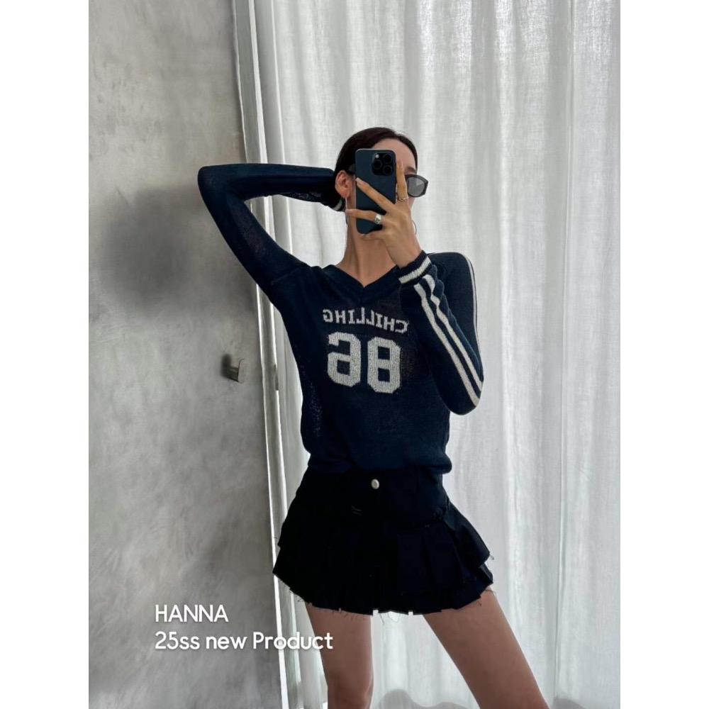 《HSS 韓國代購》正韓 🇰🇷 東大門 V領古著風數字線條復古運動針織衫/不收邊造形高腰百褶裙（安全褲）-細節圖2