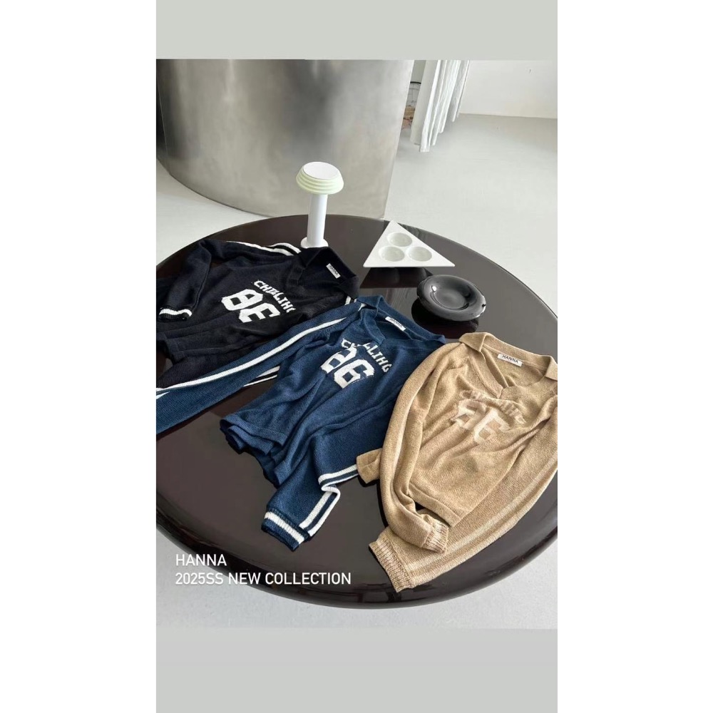 《HSS 韓國代購》正韓 🇰🇷 東大門 V領古著風數字線條復古運動針織衫/不收邊造形高腰百褶裙（安全褲）-細節圖7