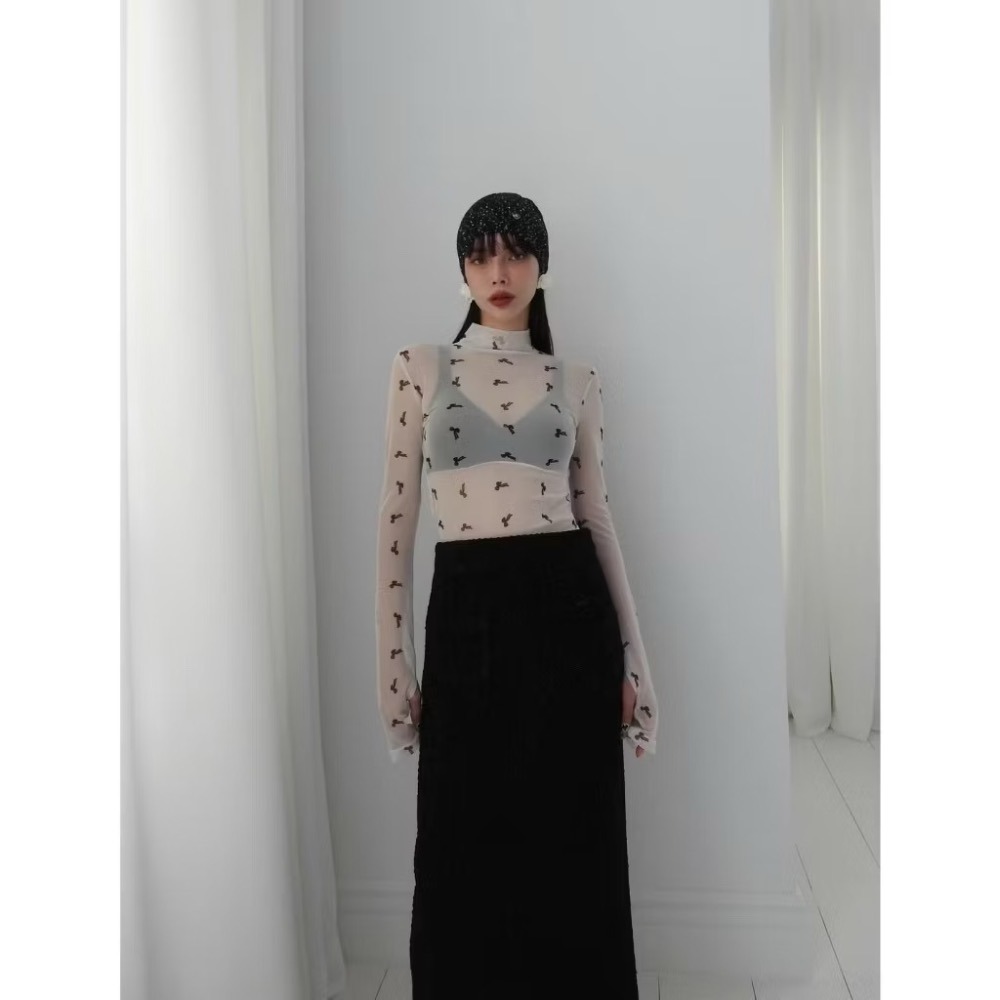 24hr現貨在台 快速出貨《HSS 韓國代購》正韓 🇰🇷 東大門 - Clode 蝴蝶結柔軟彈力內搭打底上衣-細節圖2