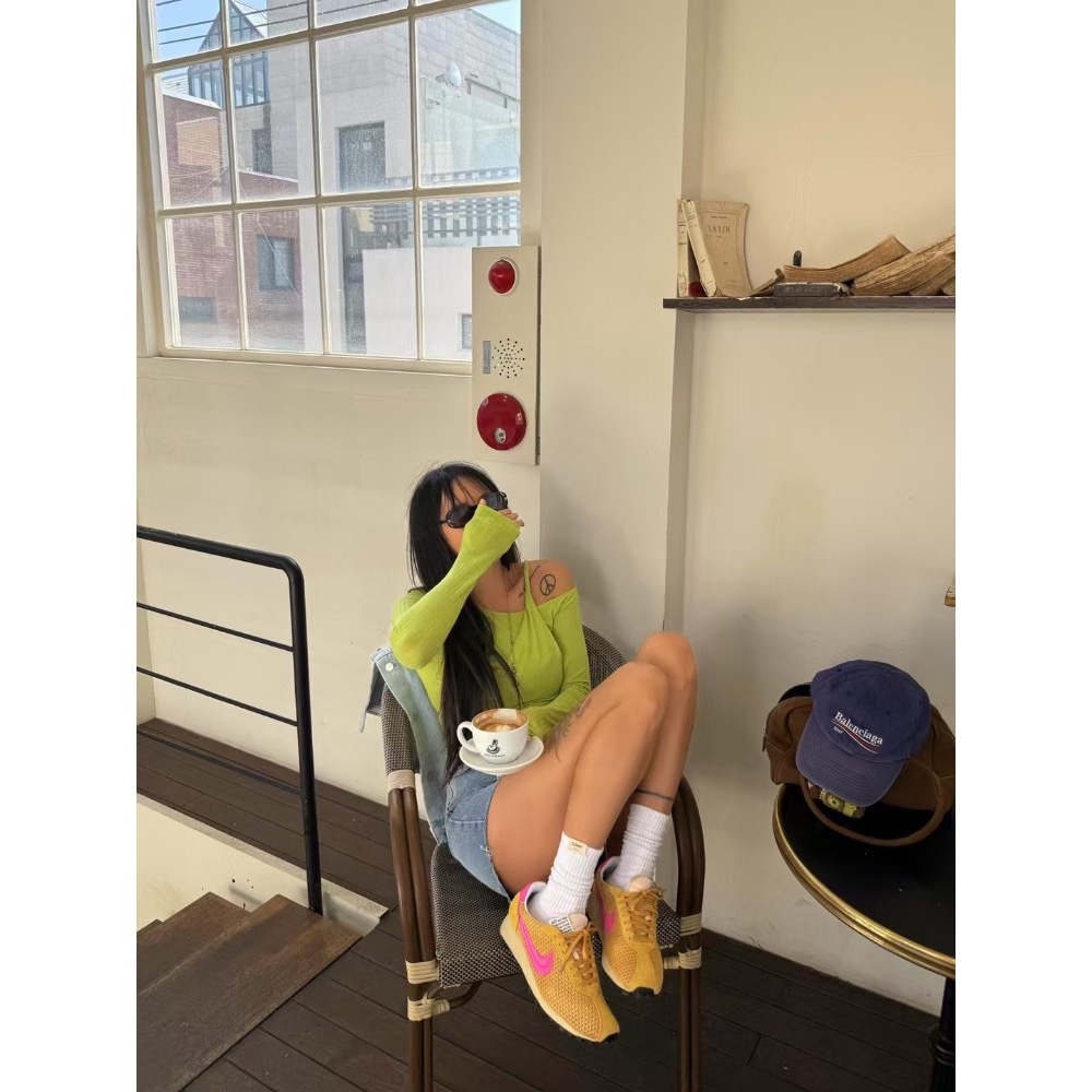 《HSS 韓國代購》正韓 🇰🇷 東大門 早春新款坑條針織造型露肩長袖上衣-細節圖2