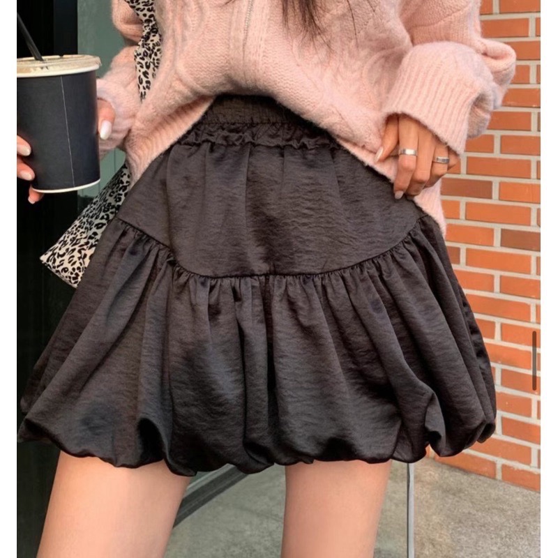 現貨在台《HSS 韓國代購》正韓 🇰🇷 東大門  鬆緊腰緞面抓皺短裙蓬裙花苞裙（內有安全褲）-細節圖2