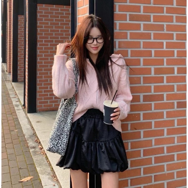 現貨在台《HSS 韓國代購》正韓 🇰🇷 東大門  鬆緊腰緞面抓皺短裙蓬裙花苞裙（內有安全褲）-細節圖5