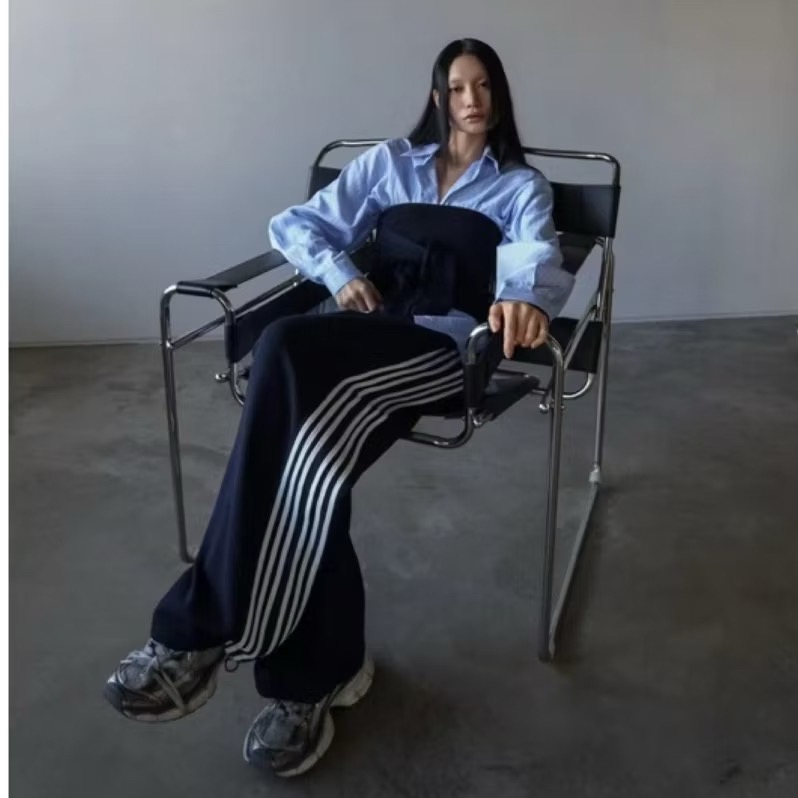 《HSS 韓國代購》正韓 🇰🇷 東大門  側白邊斜條設計耶修身下抽繩縮口休閒棉褲-細節圖5