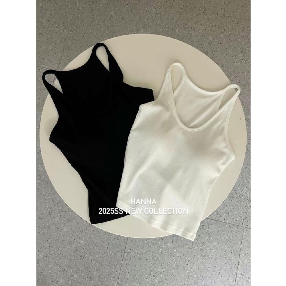 《HSS 韓國代購》正韓 🇰🇷 東大門 挖背純色黑白極簡背心（有罩杯）/高腰束腰牛仔寬褲（附腰帶）-細節圖2